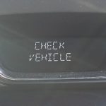 Надпись CHECK VEHICLE в автомобиле