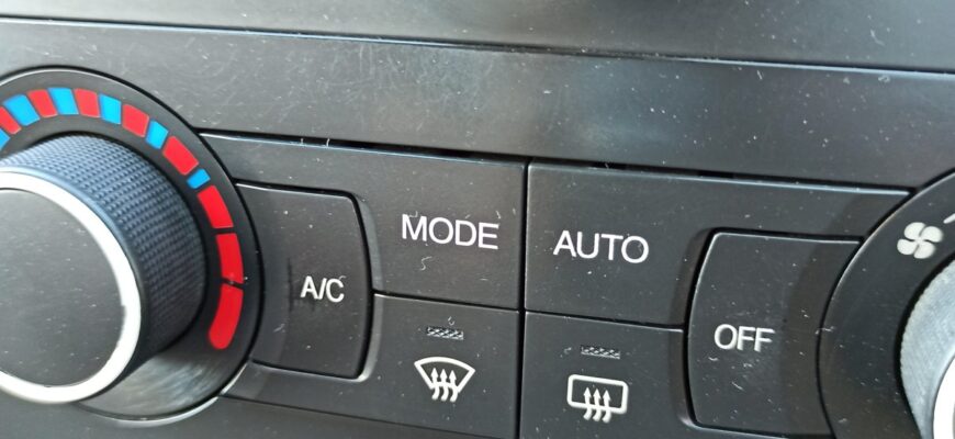 Панель климат-контроля Chevrolet Captiva: A/C, MODE, AUTO, OFF, APS