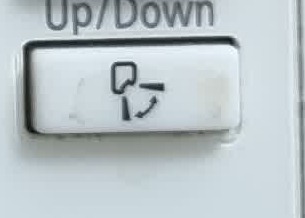 Кнопка Up/Down (качание заслонок, Swing) на пульте кондиционера Hitachi — реальное фото