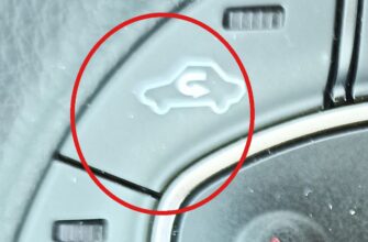 Кнопка рециркуляции воздуха — автомобиль с изогнутой стрелкой внутри (Toyota)
