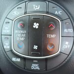 Кнопки климат-контроля Toyota: A/C, AUTO, DUAL, TEMP, обдув и рециркуляция