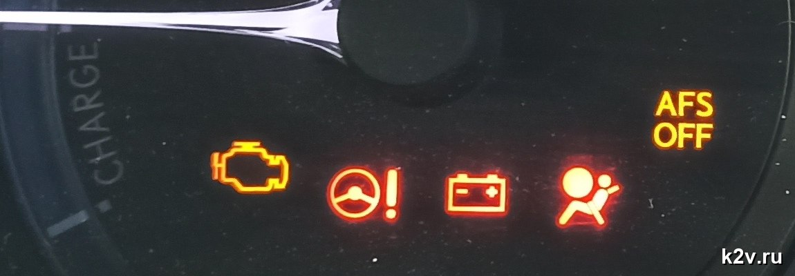Значки check engine, руль с восклицательным знаком, аккумулятор и подушка безопасности