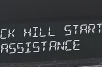 Надпись CHECK HILL START ASSISTANCE на дисплее панели Renault