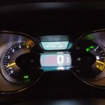 Надпись KEYCARD BATTERY LOW на приборной панели