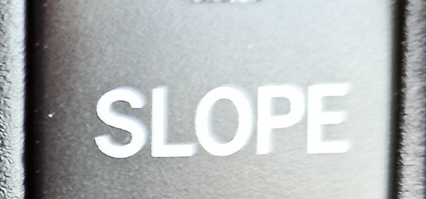 Кнопка SLOPE с индикатором в автомобиле Toyota