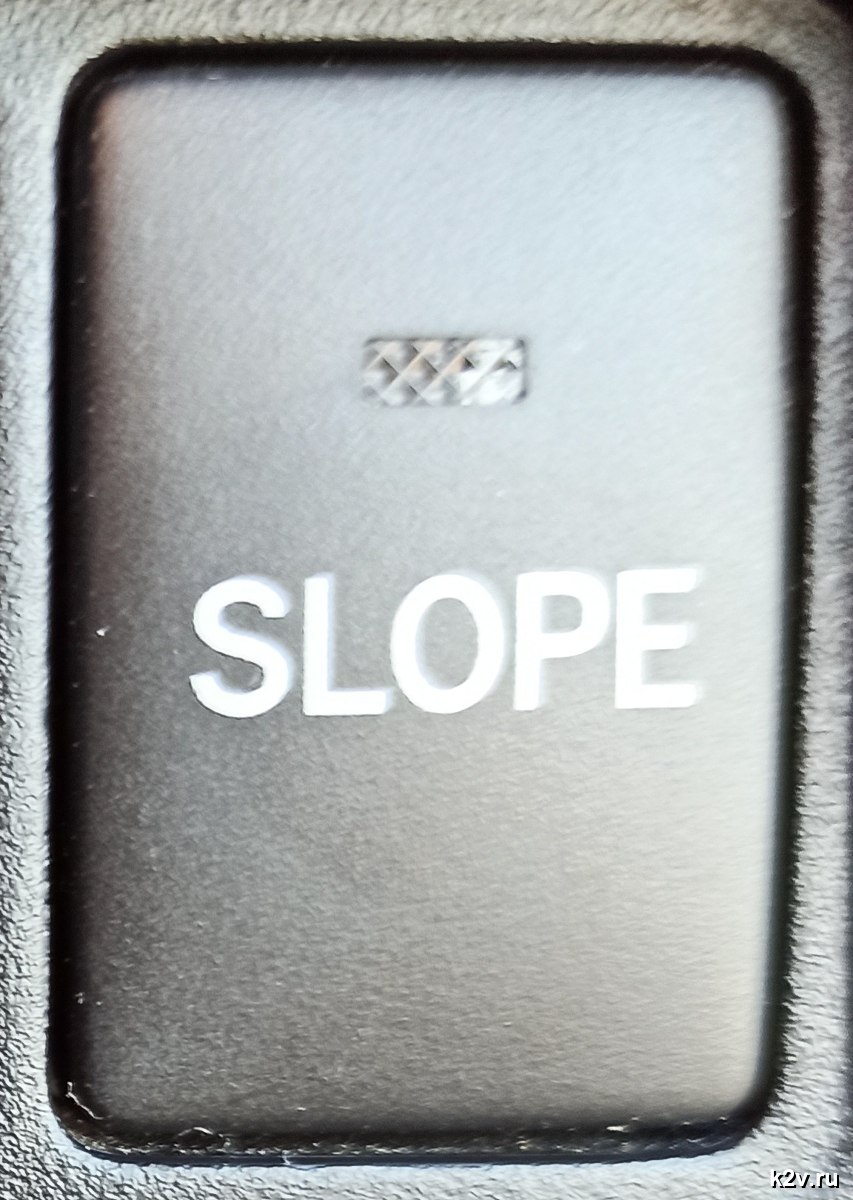 Кнопка SLOPE с индикатором в автомобиле Toyota