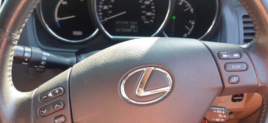 Кнопки на руле Lexus: громкость, MODE, DISP, телефон и голосовое управление