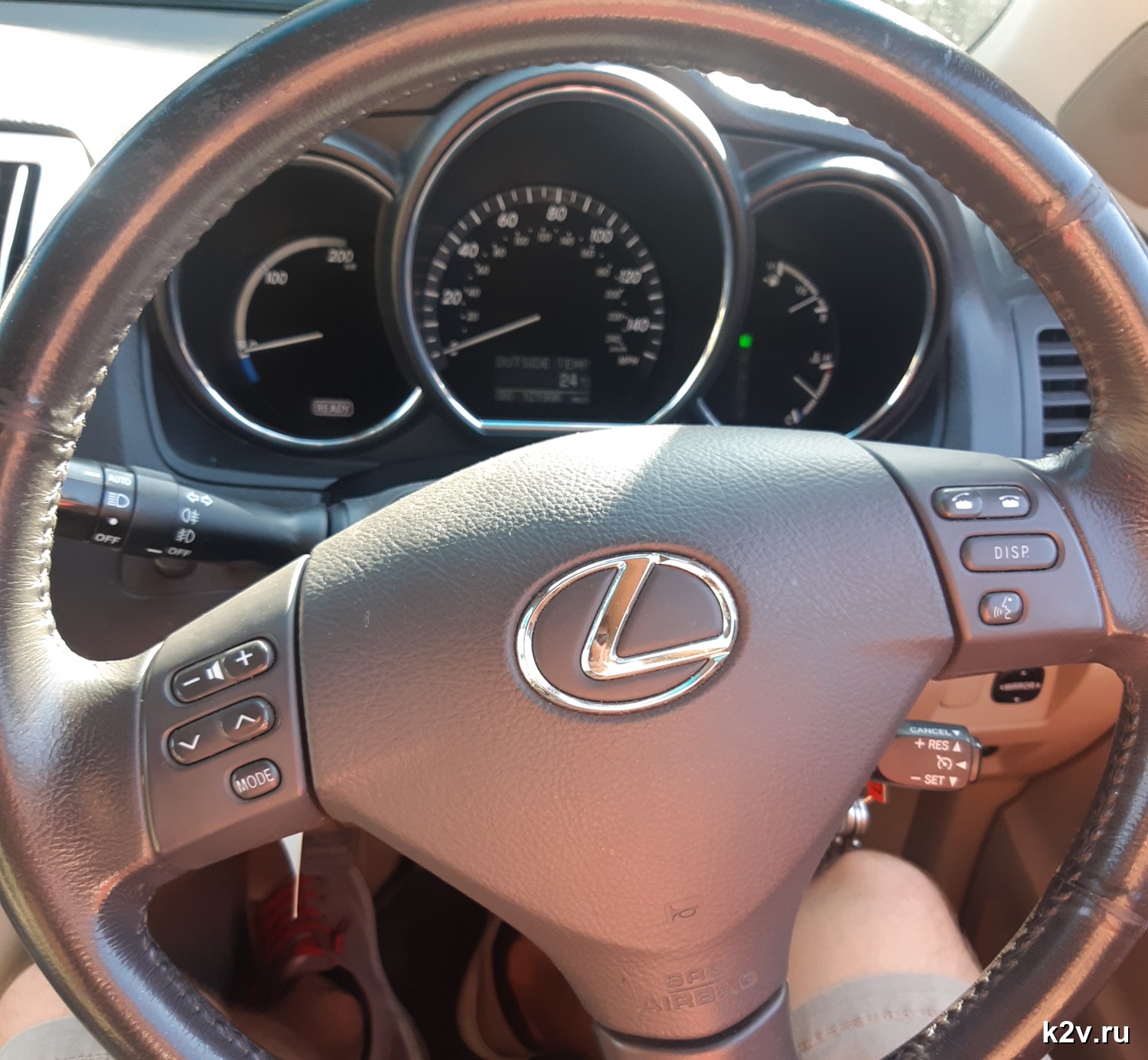 Кнопки на руле Lexus: громкость, MODE, DISP, телефон и голосовое управление
