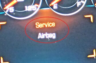 Надпись Service Airbag на дисплее приборной панели, обведена красным