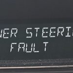 Надпись POWER STEERING FAULT на панели Renault
