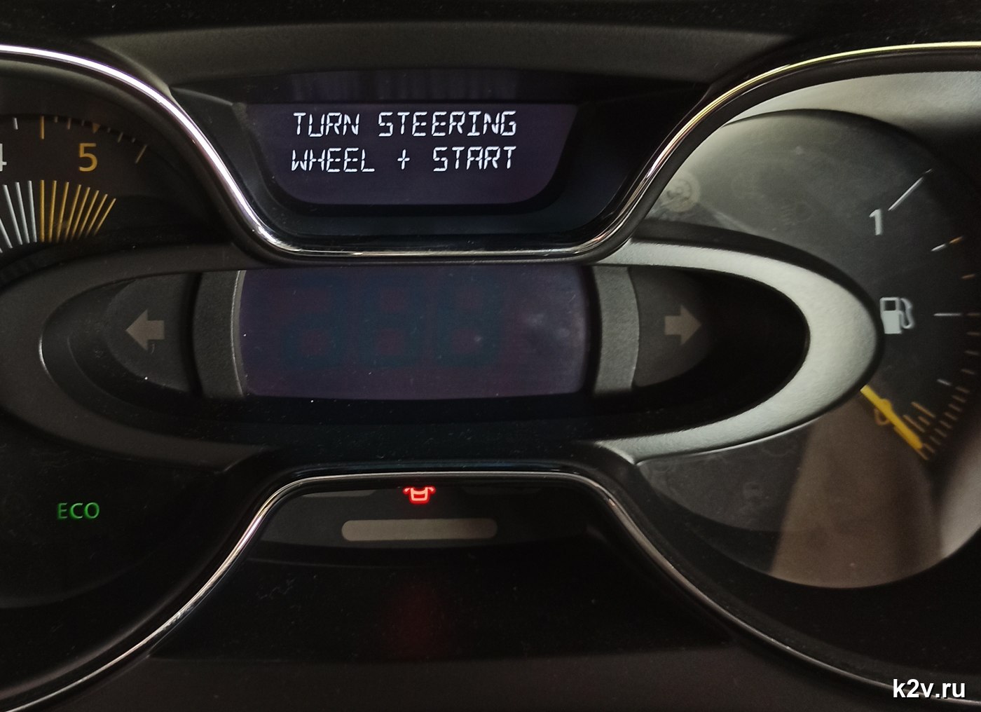 Приборная панель Renault с сообщением TURN STEERING WHEEL + START