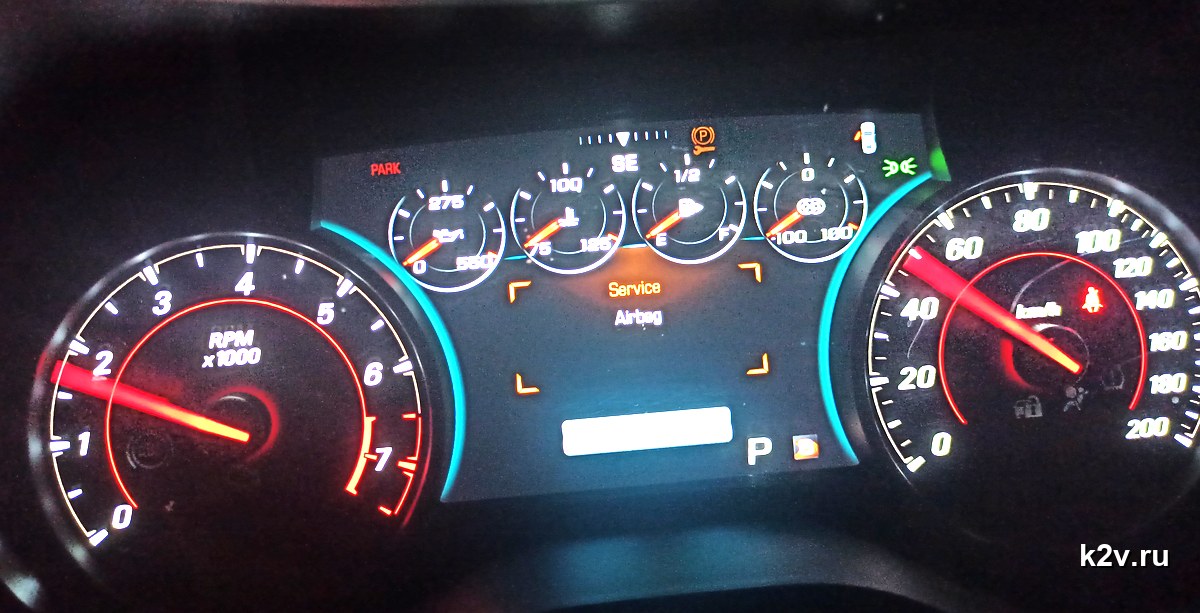 Приборная панель с сообщением Service Airbag