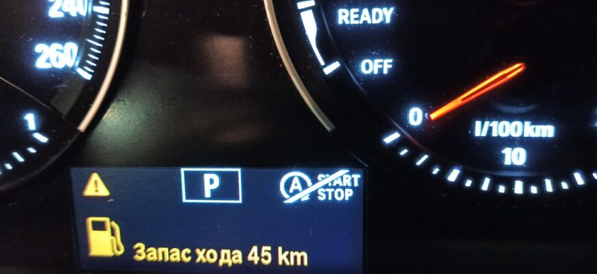 жёлтый значок топлива запас хода Lexus