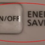 Кнопка ENERGY SAVER и зелёные индикаторы на унитазе