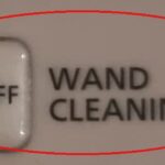 Кнопка ON/OFF с надписью WAND CLEANING