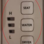 Кнопки SEAT, WATER и DRYER под надписью TEMPERATURE