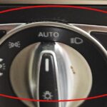 Круглый переключатель света с надписью AUTO и значками фар