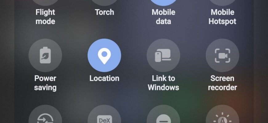 Панель быстрых настроек телефона со значками Wi-Fi, Bluetooth, авиарежима, фонарика