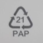 Треугольник из стрелок с числом 21 и надписью PAP