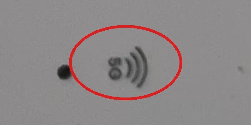 Значок 5G с дугами на роутере