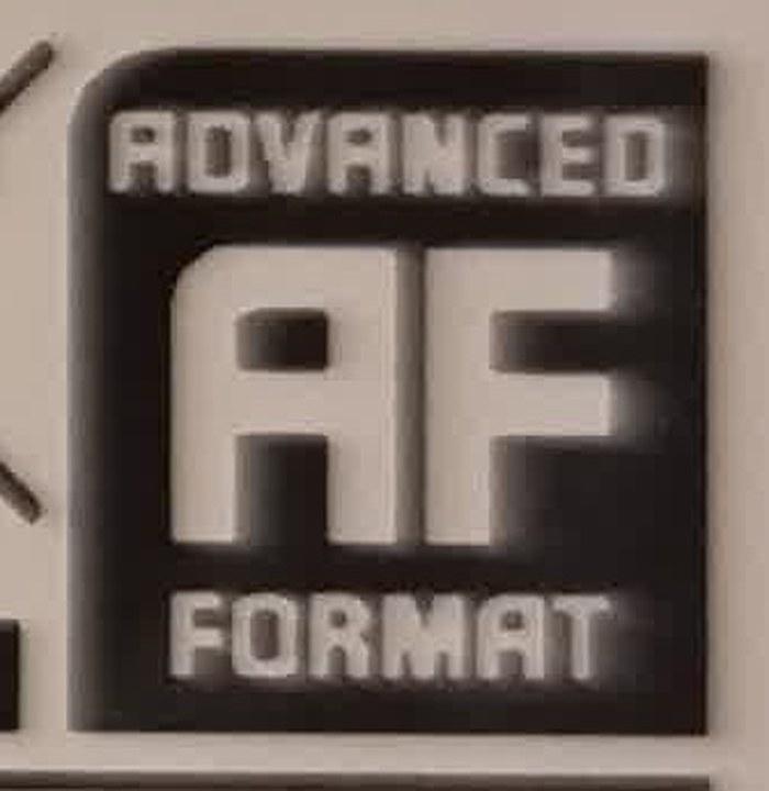 Чёрный квадрат с буквами AF и надписью ADVANCED FORMAT на жёстком диске