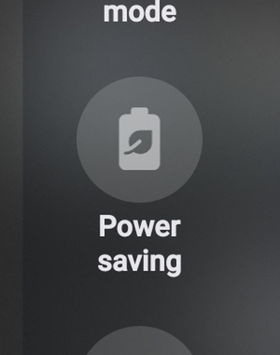 Значок батарейки с листком внутри и подписью Power saving