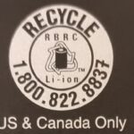 Круглый значок RECYCLE с надписями RBRC и Li-ion
